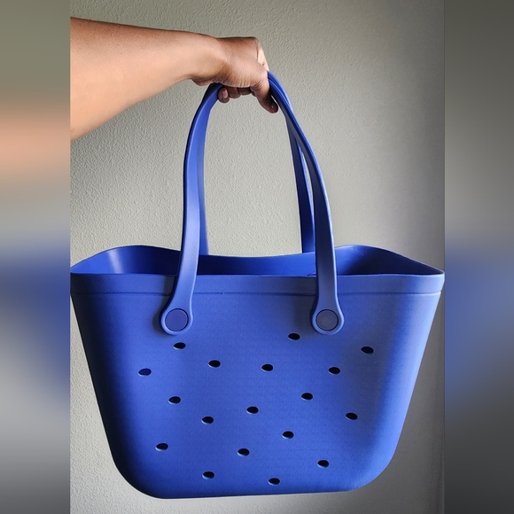 Crown & Ivy Beach Bag - Picture 3 of 3